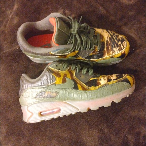 Used - Picture 2 of 4